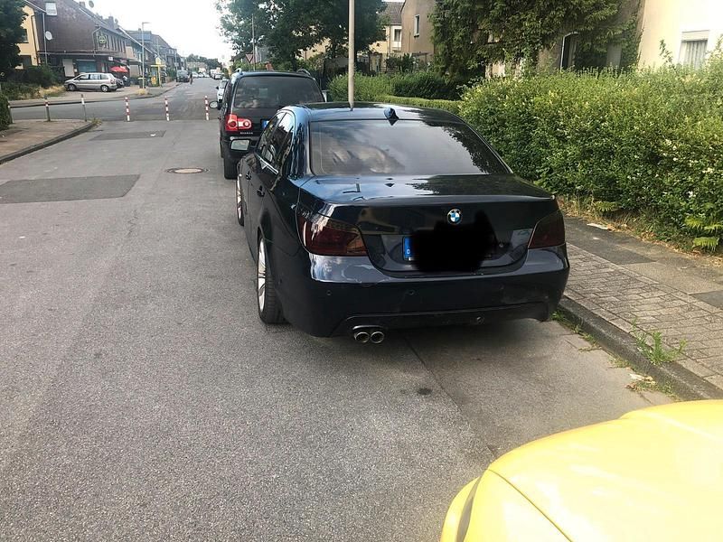 Gebraucht BMW 550 367 PS (269 kW) 2006 Blau Limousine