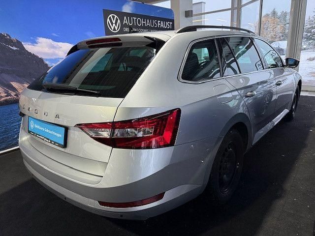 Gebraucht Skoda Superb 150 PS (110 kW) 2022 Silber metallic Kombi