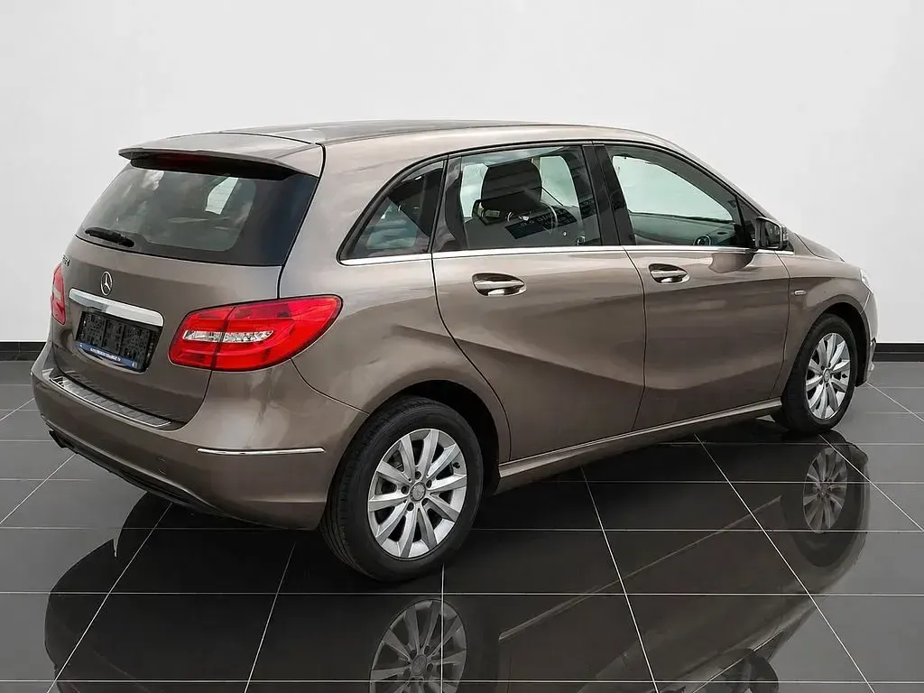 Gebraucht Mercedes B200 156 PS (114 kW) 2012 Gold Kleinwagen