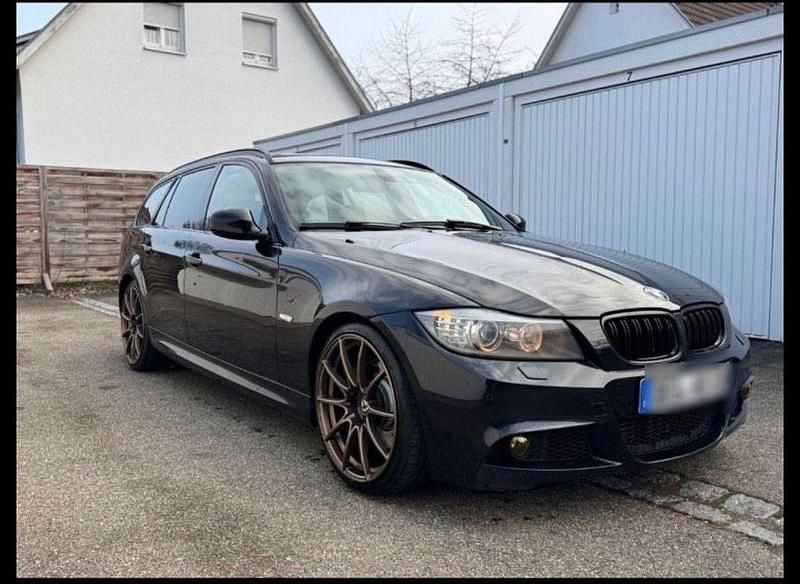Gebraucht BMW 330 Performance 400 PS (294 kW) 2011 Schwarz Kombi