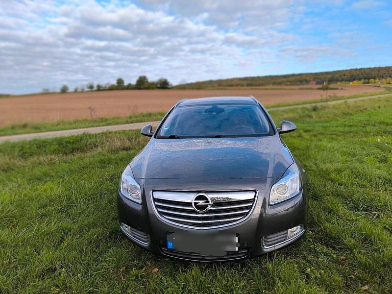 Grau Gebraucht 2011 Opel Insignia Kombi | 3.850 € (Guter Preis) - Bild 1/4