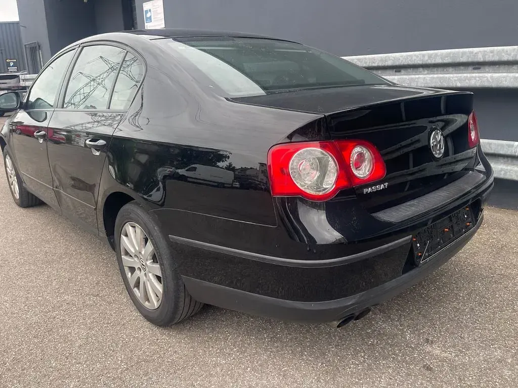 Gebraucht VW Passat Trendline 160 PS (117 kW) 2010 Schwarz Limousine