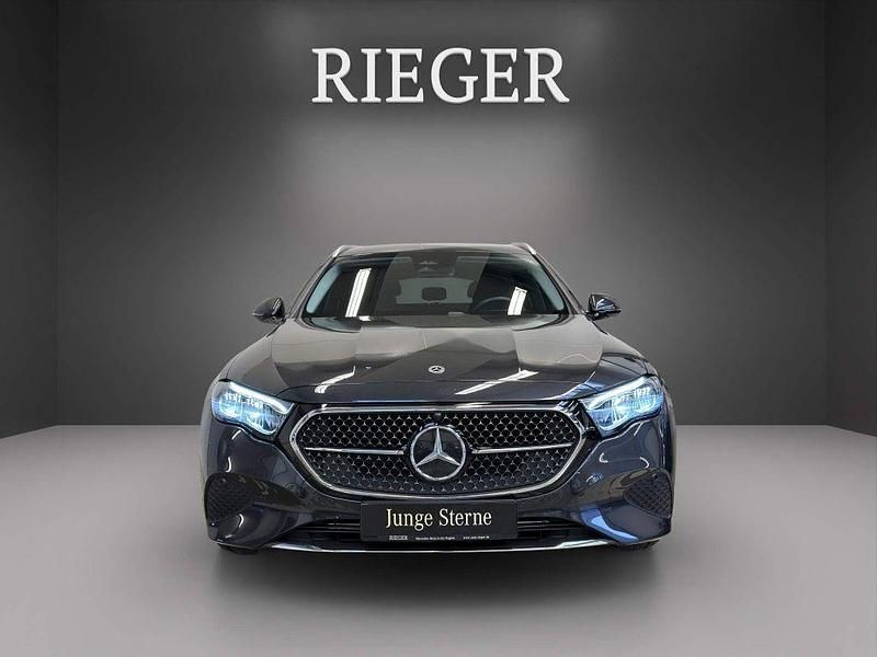 Gebraucht Mercedes E220 Avantgarde 197 PS (144 kW) 2024 Grau Limousine