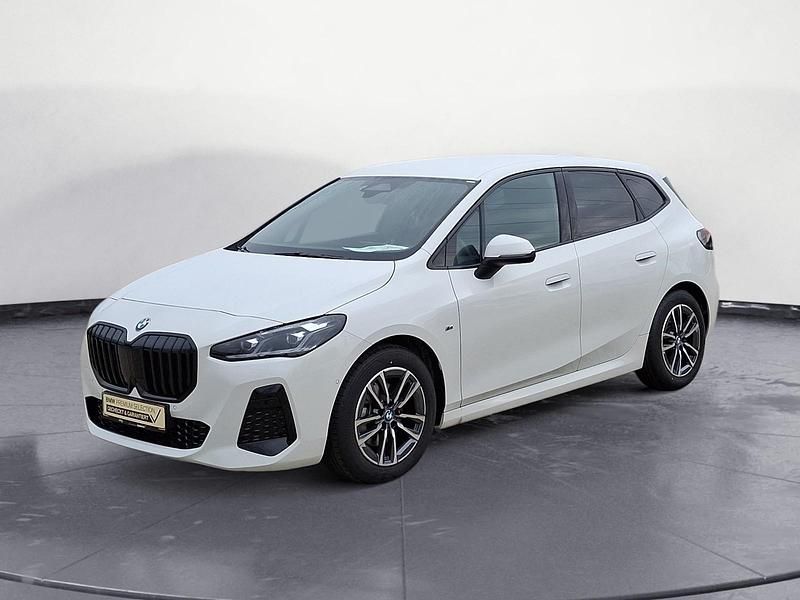 Weiß Gebraucht 2024 BMW 218 Active Tourer Performance Van / Kleinbus | 32.990 € (Fairer Preis) - Bild 1/4