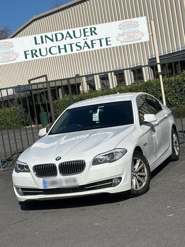Gebraucht BMW 520 184 PS (135 kW) 2013 Weiß Kleinwagen