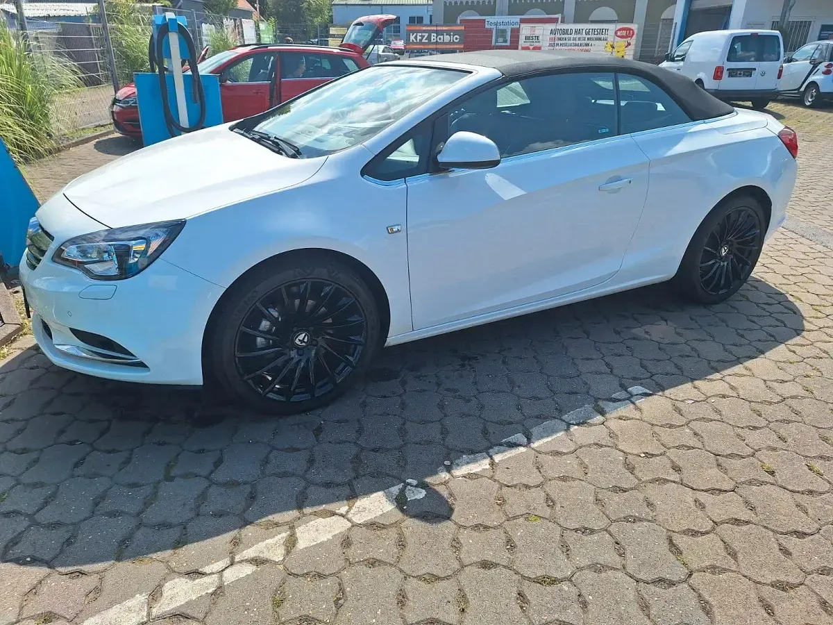 Gebraucht Opel Cascada 200 PS (147 kW) 2018 Weiß Cabrio