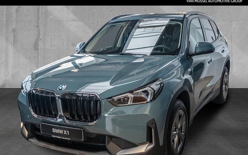 Neu BMW X1 Sport Line 170 PS (125 kW) 2026 Cape york green metallic SUV