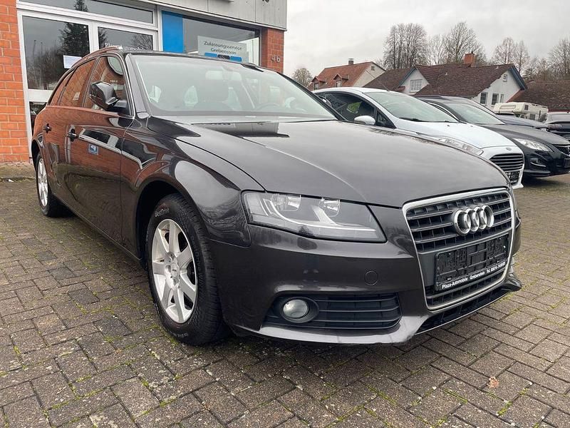 Grau Gebraucht 2011 Audi A4 Attraction Kombi | 5.998 € (Guter Preis) - Bild 1/4