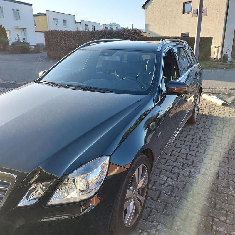 Gebraucht Mercedes E220 2011 Schwarz Kombi