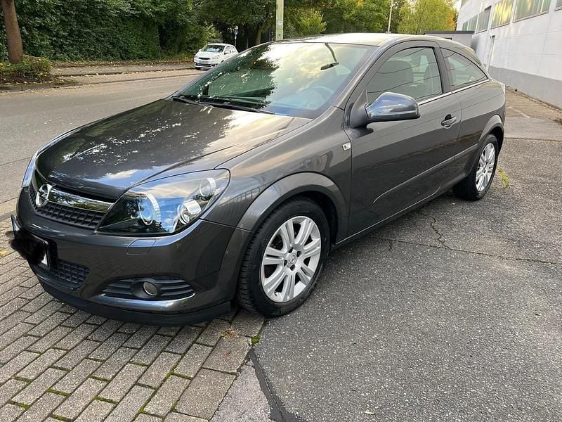 Grau Gebraucht 2010 Opel Astra GTC Coupé | 4.999 € (Fairer Preis) - Bild 1/4