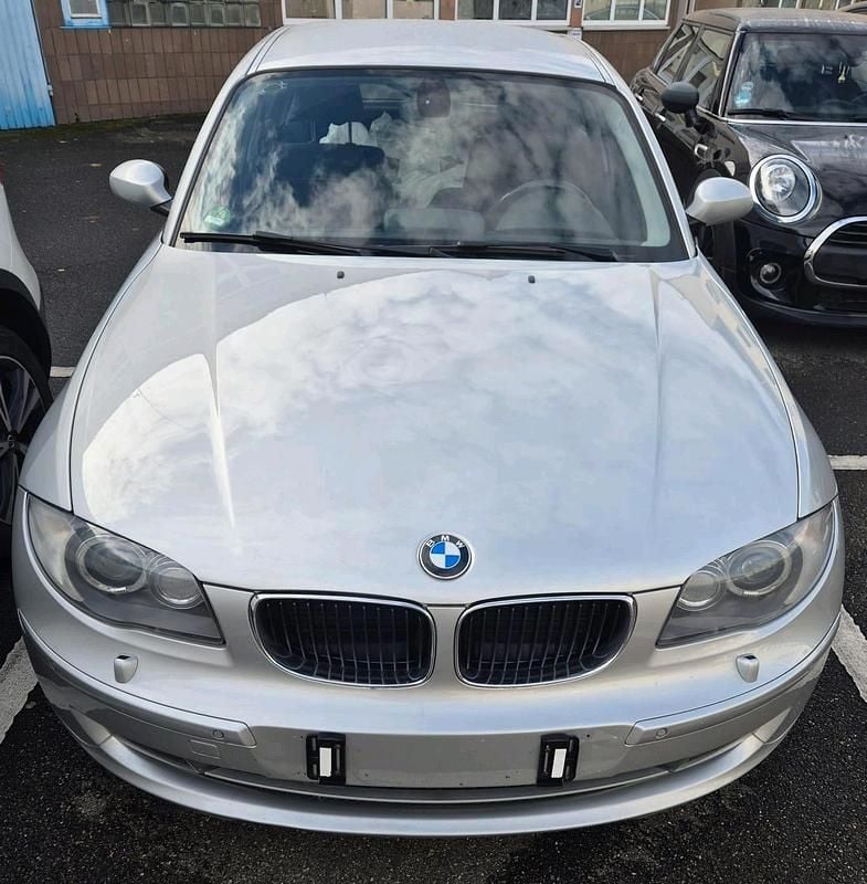 Grau Gebraucht 2009 BMW 120 Kleinwagen | 4.490 € (Guter Preis) - Bild 1/4