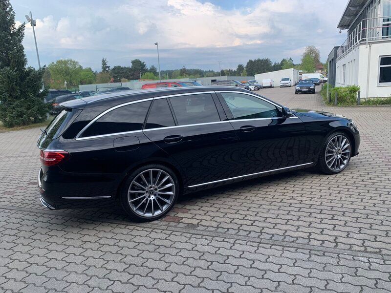Gebraucht Mercedes E200 Exclusive 197 PS (144 kW) 2023 Unilack schwarz Kombi