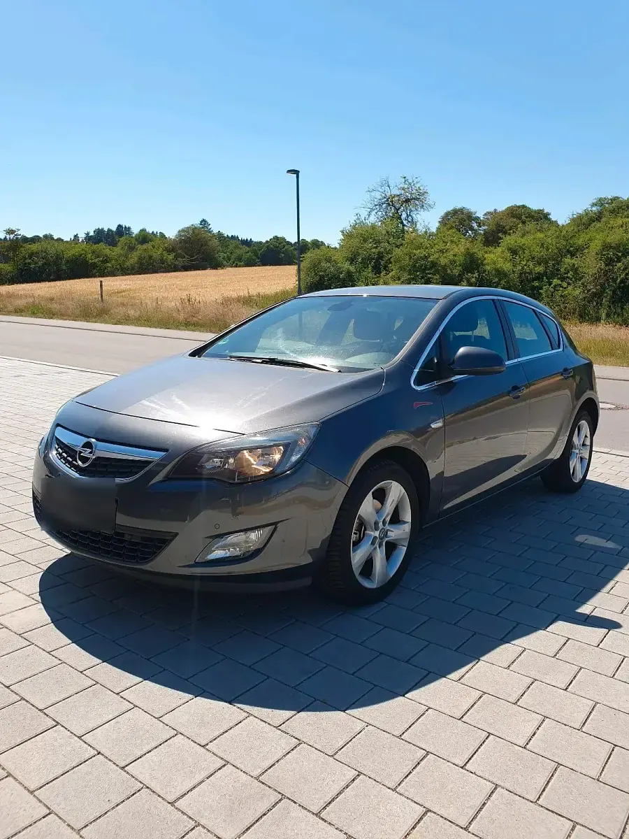 Gebraucht Opel Astra 140 PS (102 kW) 2010 Grau Kombi