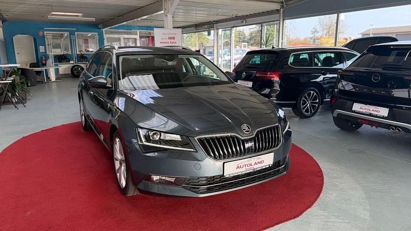 Gebraucht Skoda Superb Style 190 PS (139 kW) 2017 Grau Kombi