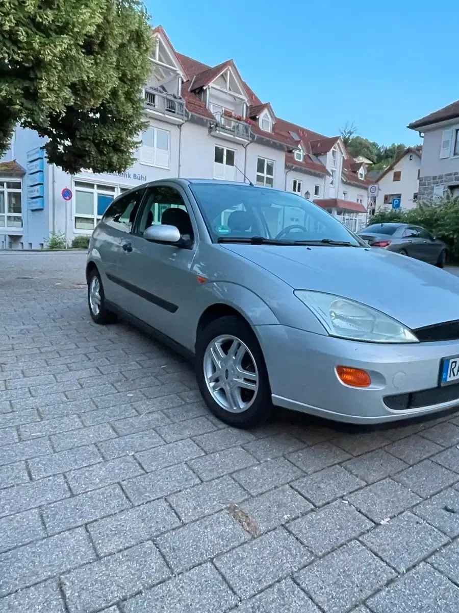 Gebraucht Ford Focus 101 PS (74 kW) 1999 Silber Kleinwagen