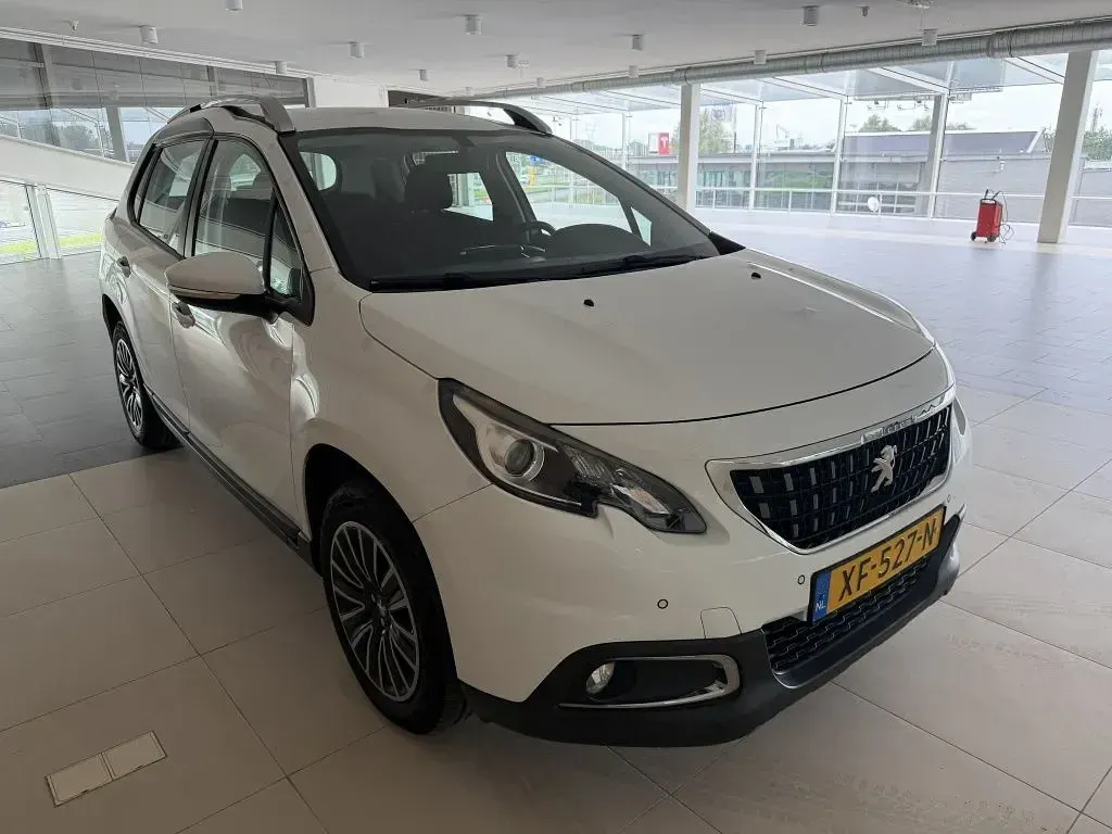 Gebraucht Peugeot 2008 Active 110 PS (80 kW) 2019 Weiß SUV