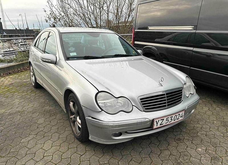 Silber Gebraucht 2003 Mercedes C180 Limousine | 1.100 € (Superpreis) - Bild 1/4