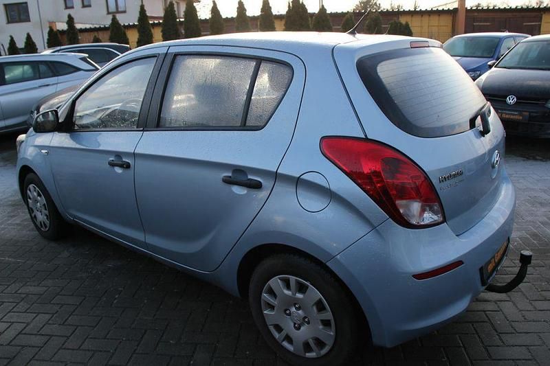 Gebraucht Hyundai i20 Edition 86 PS (63 kW) 2013 Blau Limousine