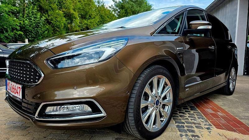 Braun Gebraucht 2017 Ford S-MAX Vignale Van / Kleinbus | 19.999 € (Etwas zu teuer) - Bild 1/4