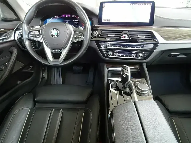 Gebraucht BMW 530 Luxury Line 286 PS (210 kW) 2021 Alpinweiss Kombi