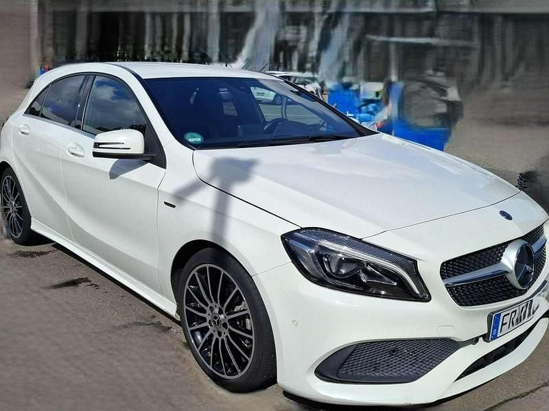 Gebraucht Mercedes A180 AMG line 122 PS (89 kW) 2018 Weiß Limousine