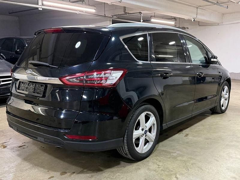 Gebraucht Ford S-MAX Titanium 150 PS (110 kW) 2016 Schwarz Van / Kleinbus