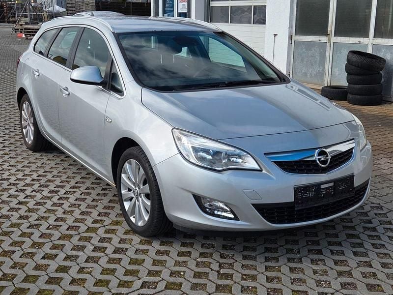 Gebraucht Opel Astra Innovation 120 PS (88 kW) 2011 Silber Kombi