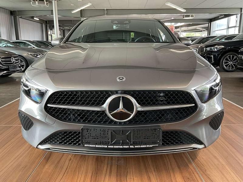 Gebraucht Mercedes A200 Progressive 150 PS (110 kW) 2023 Mountaingrau Kleinwagen