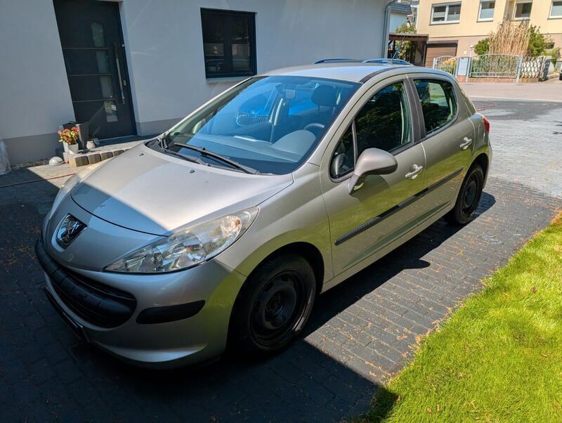 Gebraucht Peugeot 207 73 PS (53 kW) 2009 Silber Limousine