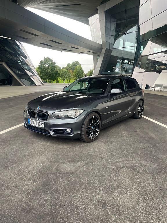 Grau Gebraucht 2015 BMW 120 Sport Line Kleinwagen | 9.700 € (Guter Preis) - Bild 1/4