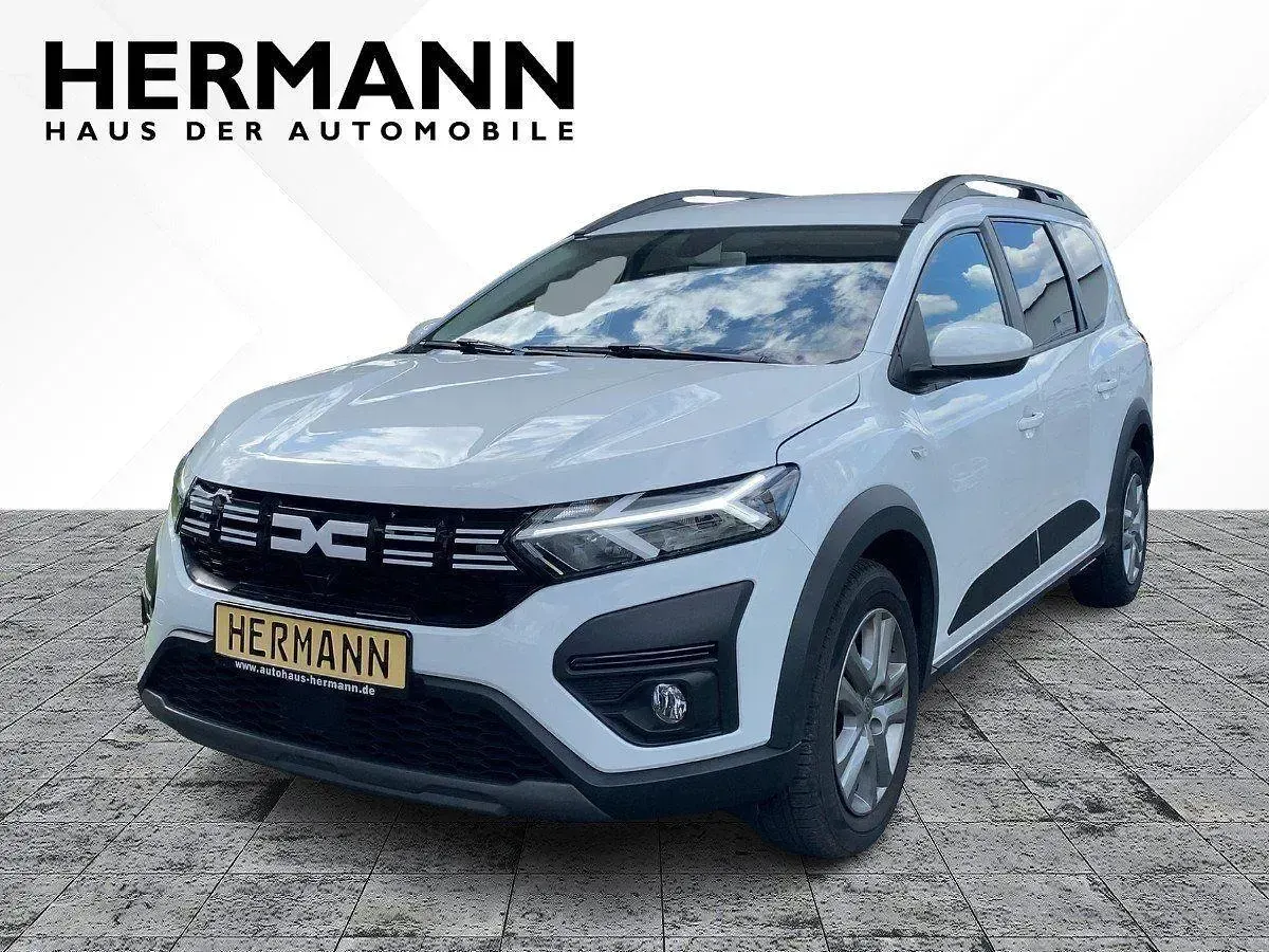 Gebraucht Dacia Jogger Expression 110 PS (80 kW) 2023 Weiß Van / Kleinbus