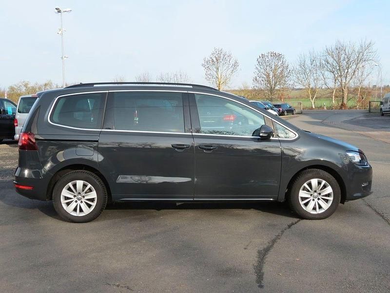 Gebraucht VW Sharan Comfortline 184 PS (135 kW) 2015 Grau Van / Kleinbus