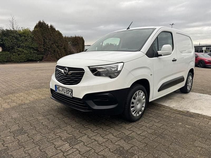 Gebraucht Opel Combo Selection 102 PS (75 kW) 2019 Weiß Van / Kleinbus