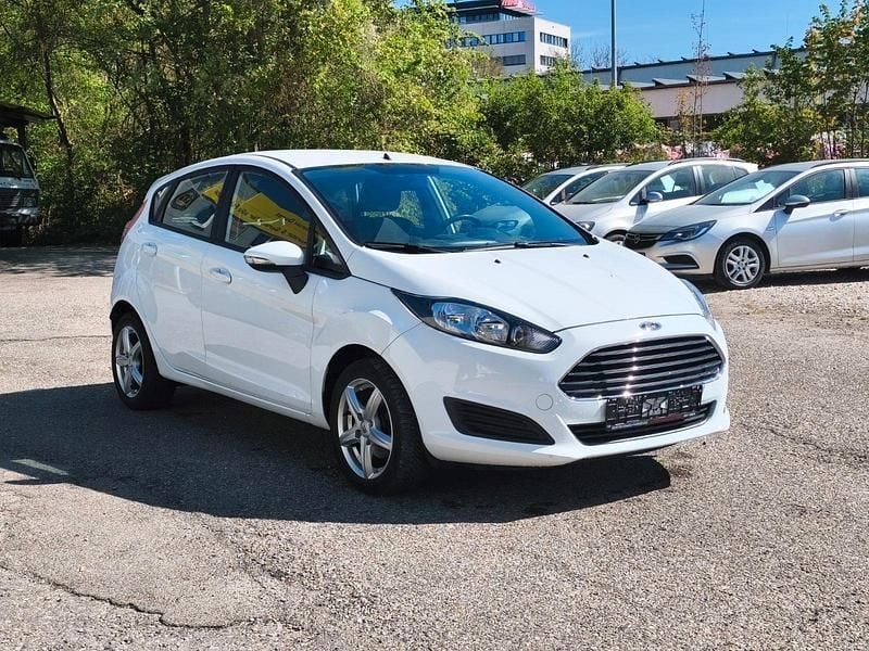 Gebraucht Ford Fiesta Trend 82 PS (60 kW) 2015 Weiß Kleinwagen