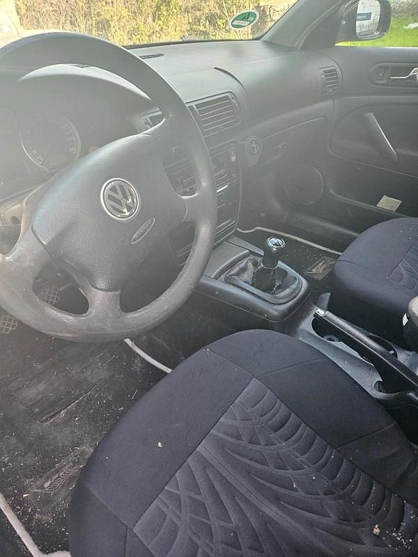 Gebraucht VW Passat 131 PS (96 kW) 2002 Schwarz Kombi