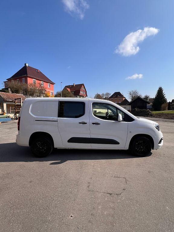 Gebraucht Opel Combo 131 PS (96 kW) 2019 Weiß Van / Kleinbus