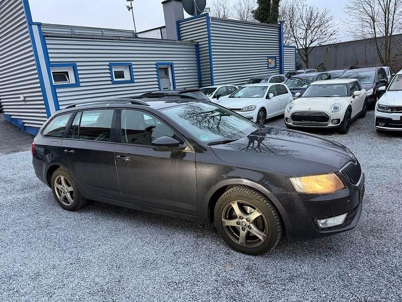 Schwarz Gebraucht 2013 Skoda Octavia Ambition Kombi | 4.999 € (Guter Preis) - Bild 1/4