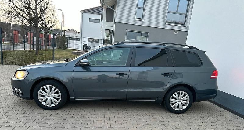 Second-hand VW Passat Highline 122 CP (89 kW) 2011 Gri Break