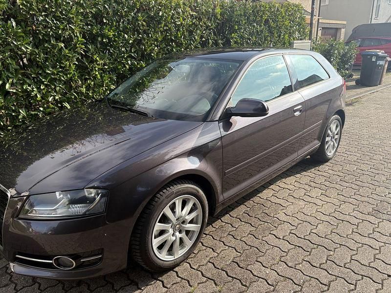 Gebraucht Audi A3 Ambition 125 PS (91 kW) 2011 Violet Limousine