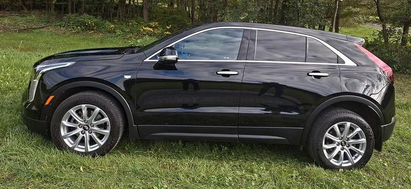 Schwarz Gebraucht 2022 Cadillac XT4 SUV | 29.900 € (Superpreis) - Bild 1/4