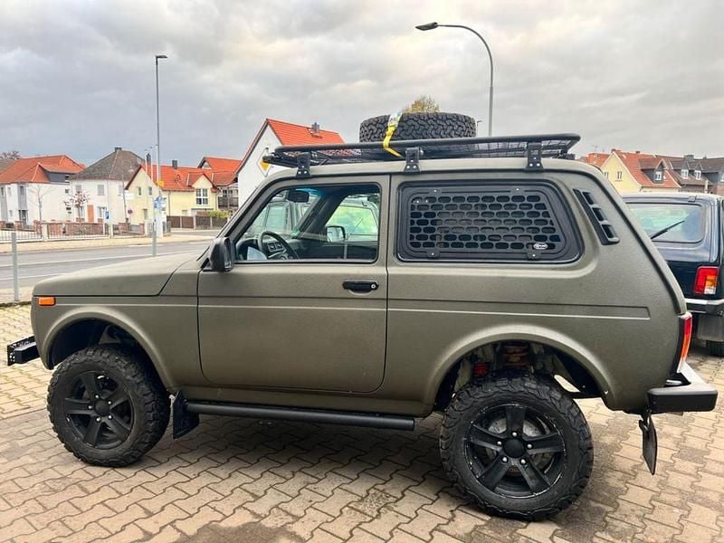 Neu Lada niva 83 PS (61 kW) 2026 Grün SUV