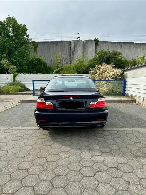 Gebraucht BMW 320 Cabriolet Basis 170 PS (125 kW) 2002 Blau Cabrio