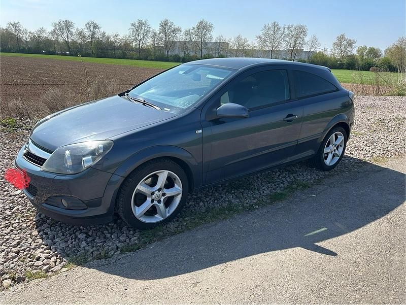 Grau Gebraucht 2008 Opel Astra GTC Coupé | 3.200 € (Teuer) - Bild 1/4