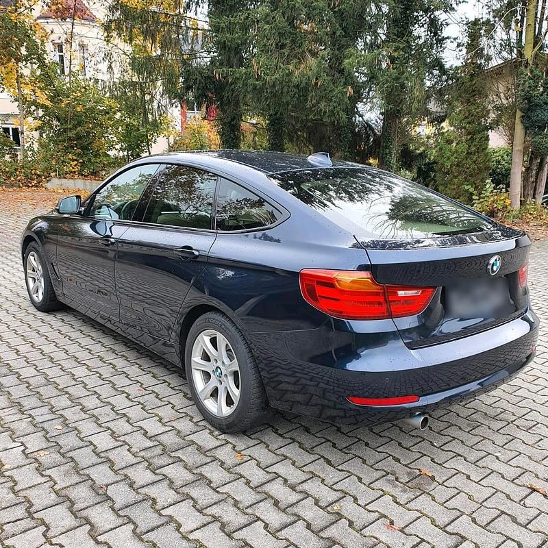 Gebraucht BMW 320 186 PS (136 kW) 2014 Blau Limousine