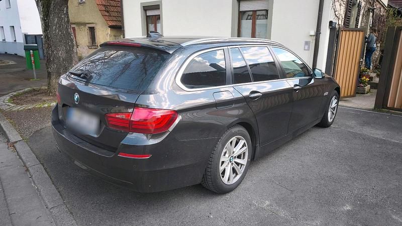 Gebraucht BMW 520 190 PS (139 kW) 2015 Braun Kombi