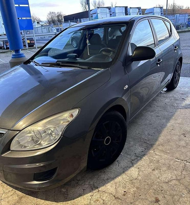 Gebraucht Hyundai i30 116 PS (85 kW) 2009 Grau Kombi