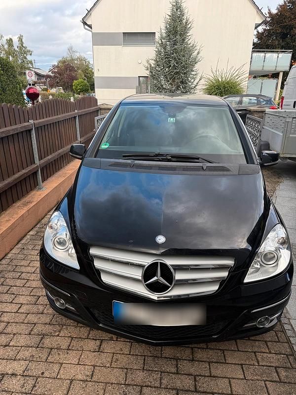 Schwarz Gebraucht 2009 Mercedes B180 Van / Kleinbus | 3.500 € (Fairer Preis) - Bild 1/4