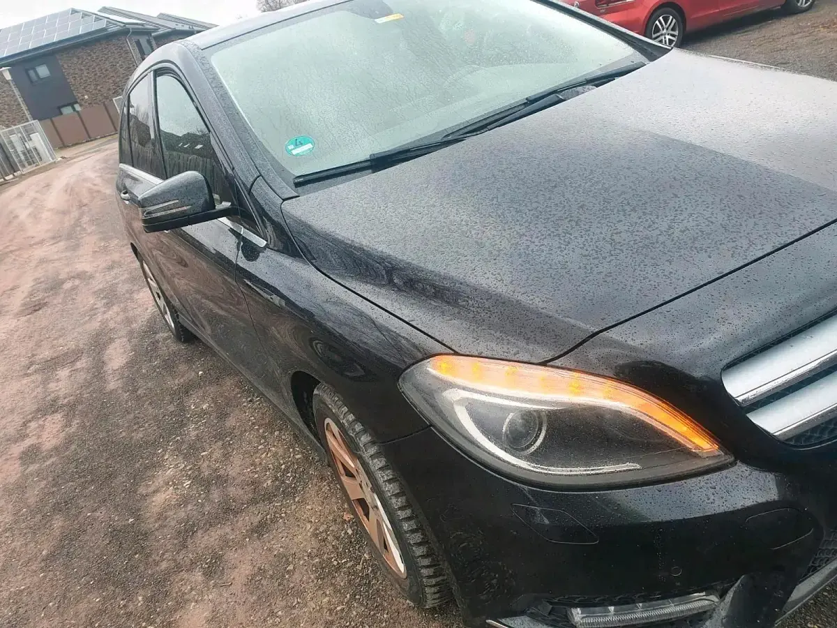 Gebraucht Mercedes B200 AMG 136 PS (100 kW) 2013 Schwarz Kleinwagen