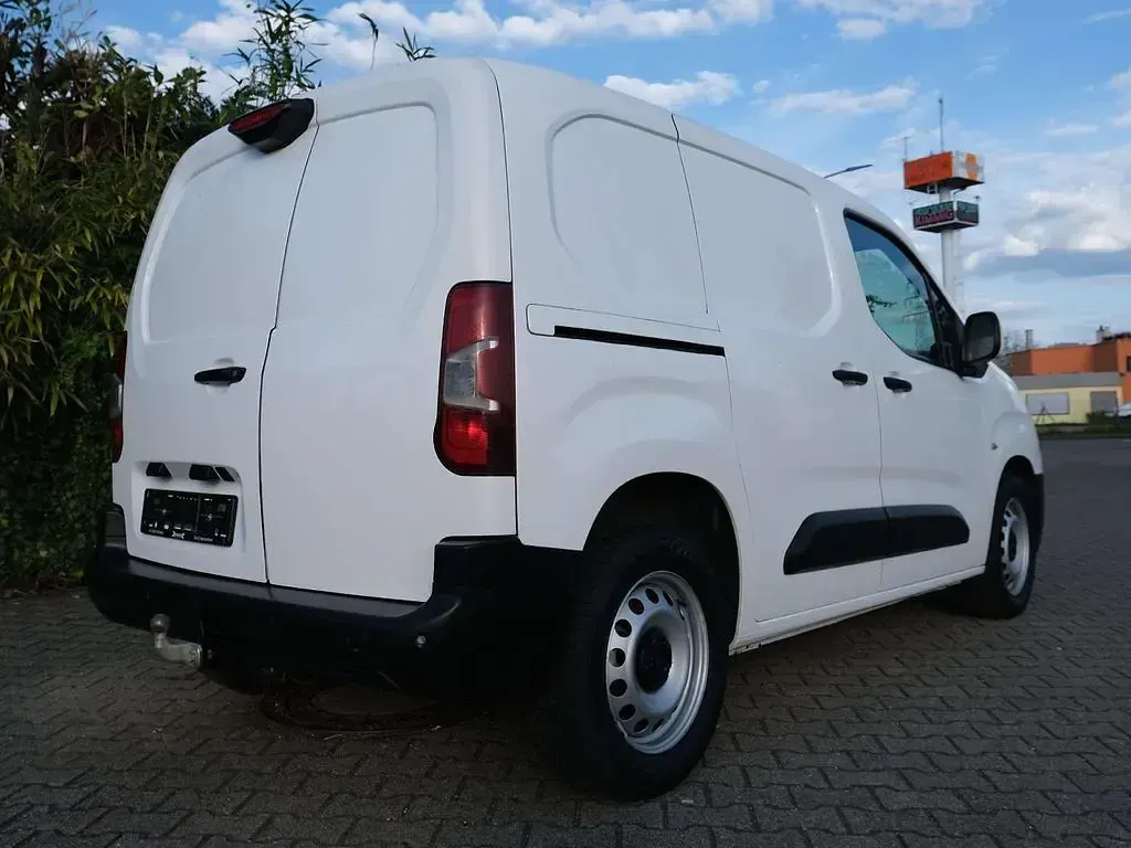 Gebraucht Opel Combo Edition 102 PS (75 kW) 2020 Jade weiss/arktis weiss Van / Kleinbus