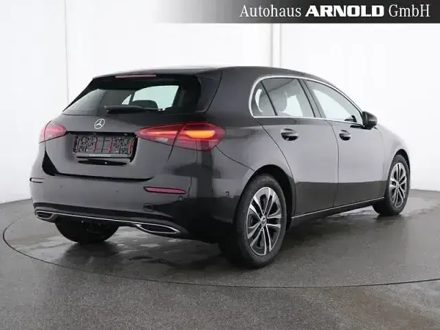 Gebraucht Mercedes A200 Progressive 163 PS (119 kW) 2025 Kosmosschwarz (metallic) Limousine